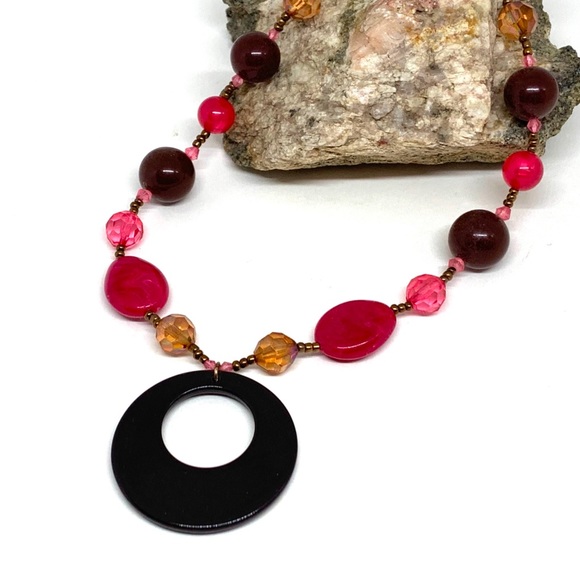 Jewelry - 5/$35 Pendant Necklace Open Donut Shape Chunky Beaded Black Pink Amber Shades